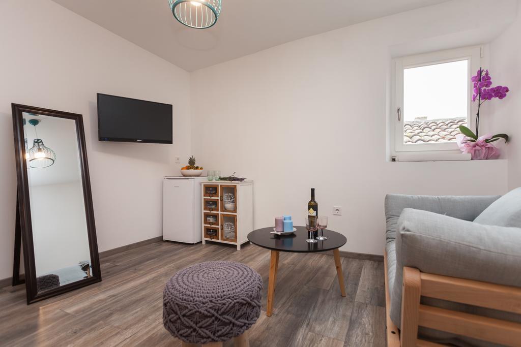 Apartments And Rooms Hey Rovinj Bagian luar foto